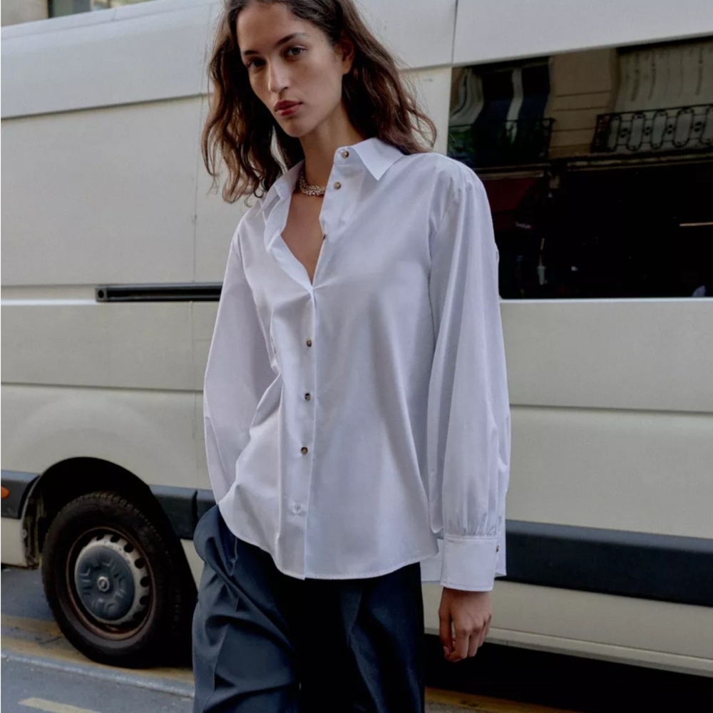 NWT Zara Poplin Shirt with Tortoise Contrast Buttons